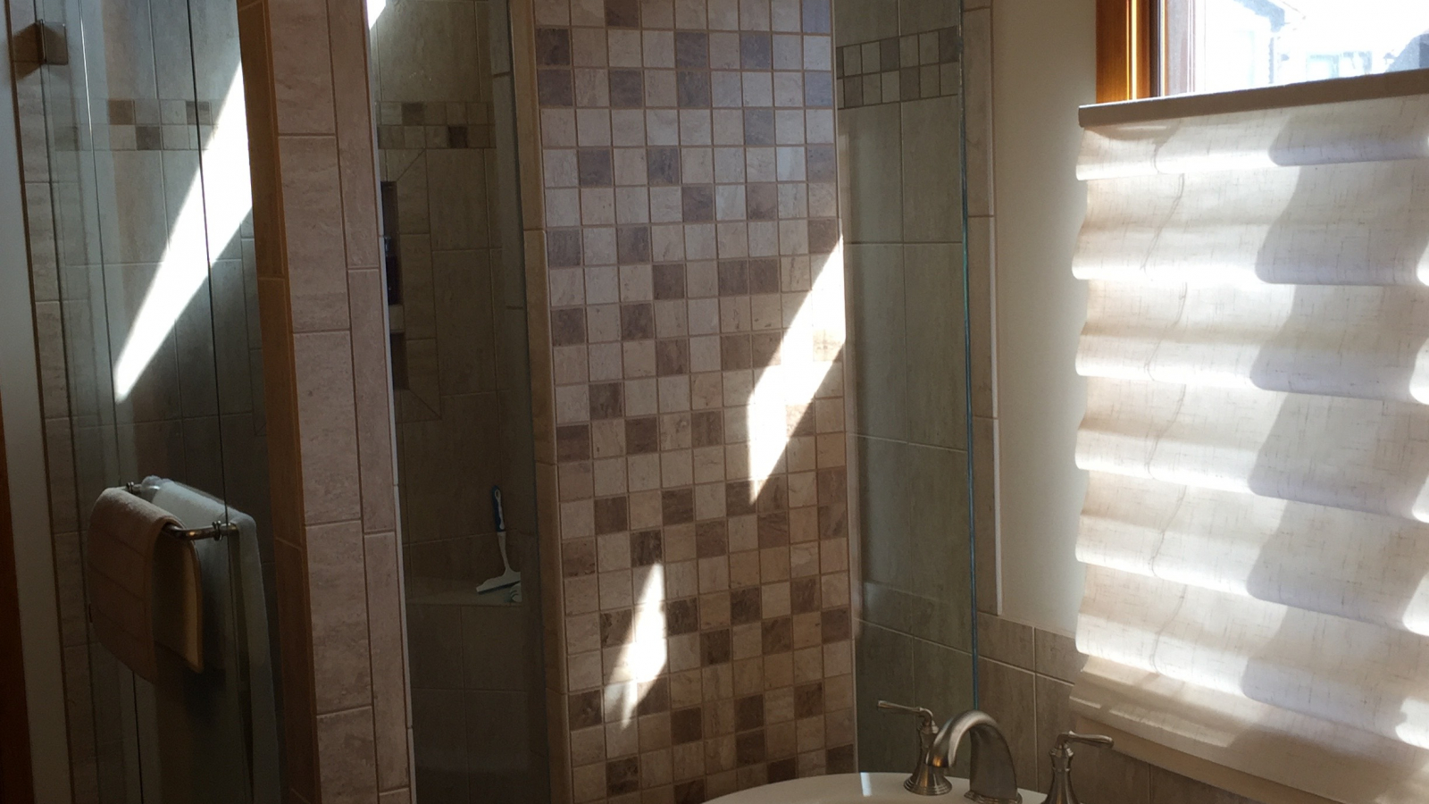 17.Tiled Shower-squashed